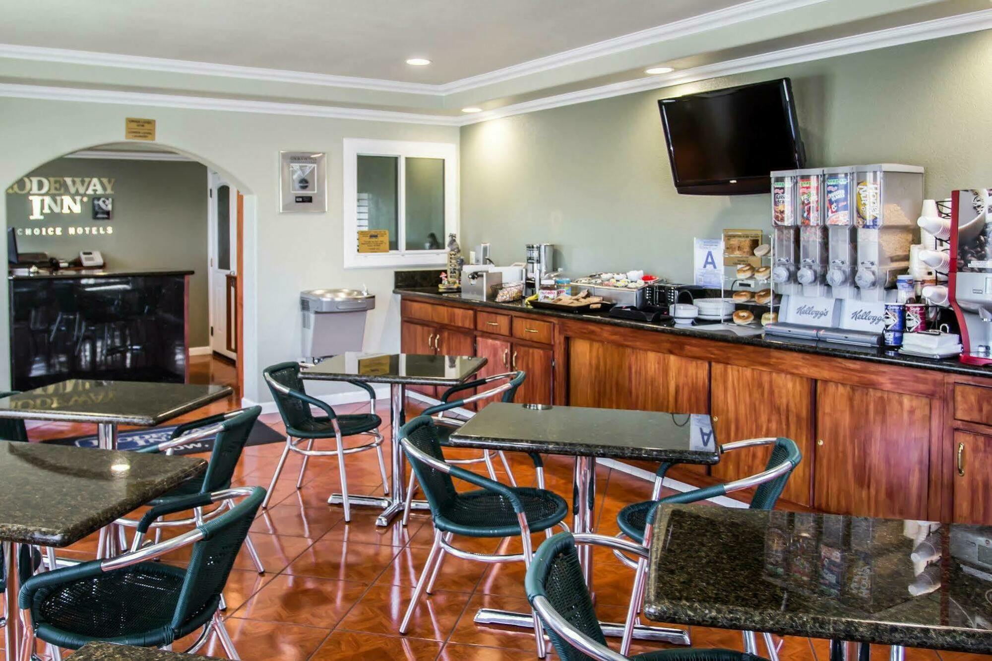Rodeway On Historic Route 66 Inn
